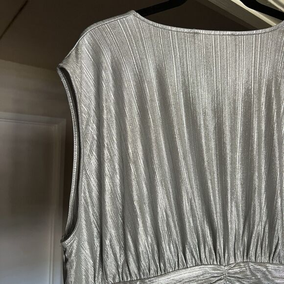 New York & Co Women's 2XL Silver Metallic Accent Sleeveless Pleated Top - Picture 9 of 14